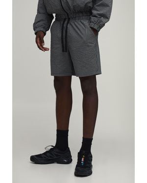 BoohooMAN Relaxed Check Nylon Short - Black