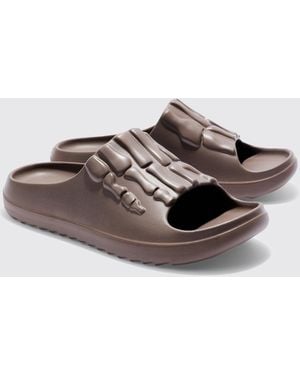 BoohooMAN Skeleton Moulded Slider - Brown