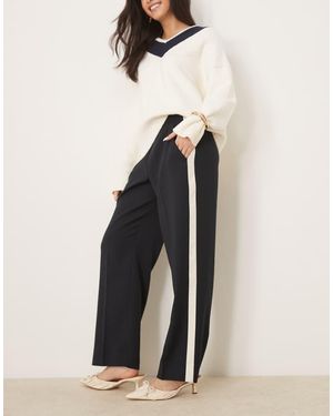 Abercrombie & Fitch Pull On Straight Leg Trouser With Pintuck Detail - Natural