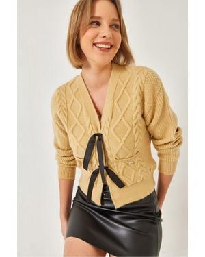 Bianco Lucci Textured V-Neck Cropped Cardigan With Pompom - Natural