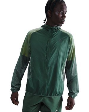 Nike Trail Solid Patterned Hooded Running Jacket - Green