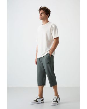 TOMMY LIFE Mid-Waist Wide-Leg Capri Shorts - Multicolour