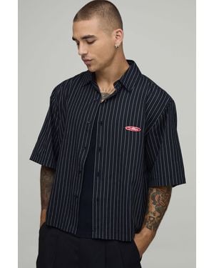 BoohooMAN Boxy Crop Half Sleeve Mono Stripe Patch Shirt - Blue