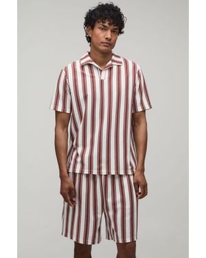 BoohooMAN Regular Fit Stripe Revere Polo & Shorts Set - Red