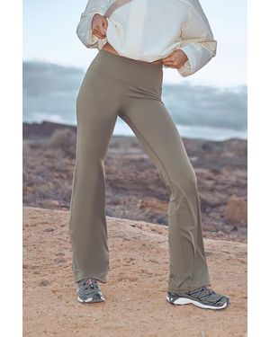 DSGN Studio Highwaist Sculpt Yoga Flared Legging - Green