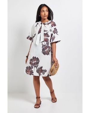 Wallis Petite Floral Shift Dress - White