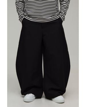 BoohooMAN Barrell Fit Dart Tailored Look Trousers - Black