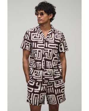 BoohooMAN Textured Geometric Printed Regular Shirt & Relaxed Short Set - Brown