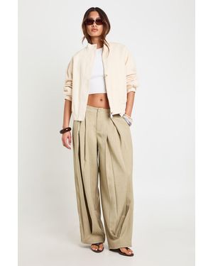 Boohoo Woven Crepe Pleated Barrel Leg Trouser - Natural
