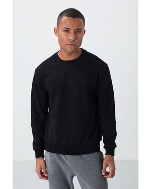 TOMMY LIFE Solid Crew Neck Sweatshirt - Black