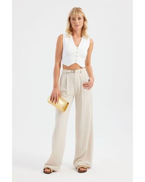 Hiccup Sleeveless Cropped Knitted Jumper Vest - White