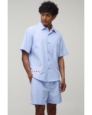 BoohooMAN Stripe Poplin Curved Hem Star Embroidered Oversized Shirt & Baggy Short Set - Blue