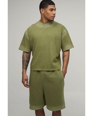BoohooMAN Oversized Shrunken Spray Seam Wash T-Shirt & Shorts Set - Green