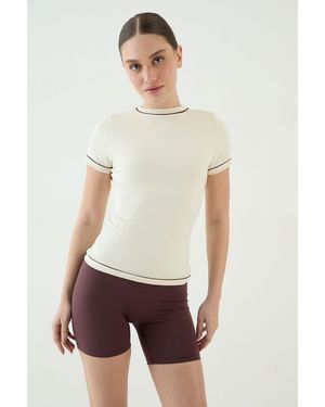 DSGN Studio Piping Detail Fitted Top - White