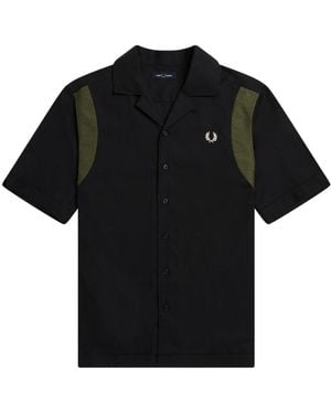 Fred Perry Bowlingshirt Met Zwarte Panelen En Korte Mouwen