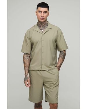 BoohooMAN Tall Oversized Boxy Technical Stretch Revere Shirt & Comfort Short Set - Green