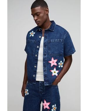 BoohooMAN Boxy Revere Star Crochet Applique Denim Shirt - Blue