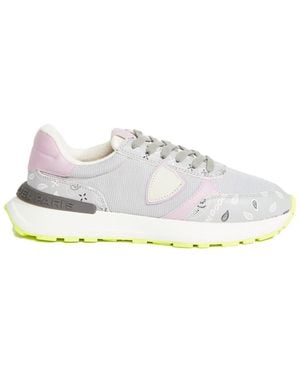 Philippe Model Antibes Lage Sneakers Met Paisleyprint - Wit