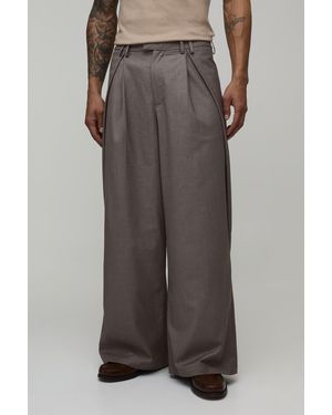 BoohooMAN Wide Fit Pleat Detail Tailored Trousers - Brown