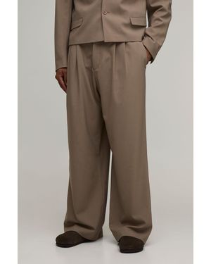 BoohooMAN Tailored Pleat Front Wide Fit Suit Trousers - Brown