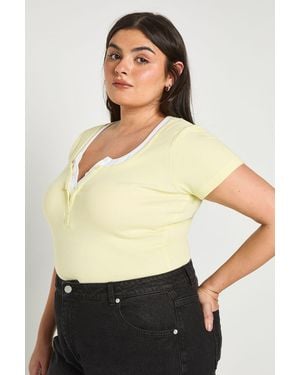 Boohoo Plus Ribbed Contrast Henley Button Short Sleeve Top - Natural