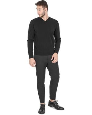 Crown of Edinburgh Cashmere V Neck Jumper Coe 0012 - Black