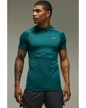 BoohooMAN Active Muscle Fit Performance T-Shirt - Green