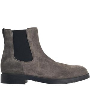 Tod's Round Toe Chelsea Boots - Brown