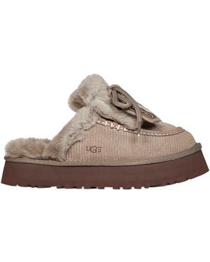 UGG Round-Toe Slippers - Brown