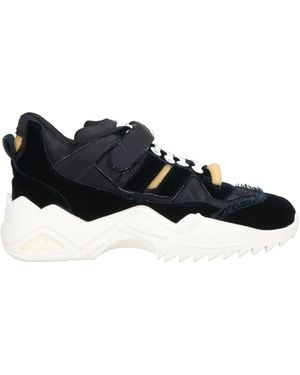 Maison Margiela Minimalist Solid Color Low-Top Sneakers - Black