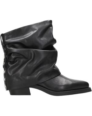 Ash Round-Toed Boots - Black