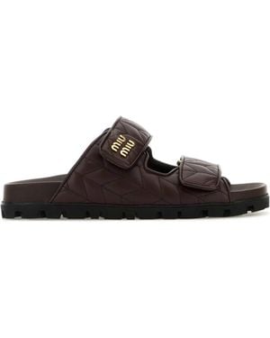 【送料&関税込】Miu Miu Slip-on Sandals Miu Miu Logo Detailed Slip-On Sandals Black (Women's