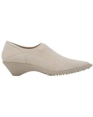 Camper X Issey Miyake Anna Ribbed Pointed Toe Loafers - White