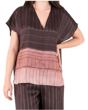 Alysi V-Neck T-Shirt - Red