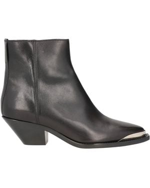 Isabel Marant Stylish Pointed-Toe Chelsea Boots - Black