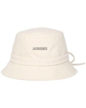 Jacquemus Logo Plaque Drawstring Bucket Hat - White