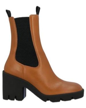 Burberry Chelsea Boots - Brown