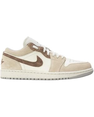 Nike Spliced Low-Top Casual Sneakers - White