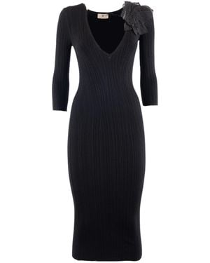 オールインワン・サロペット Elisabetta Franchi Organza-Applique Striped Knit Midi Dress Elisabetta Franchi Organza-Appliqué Striped Knit Midi Dress