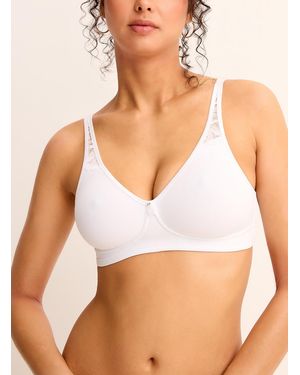 Wonderbra Lace Accent High Apex Wireless Bra - White