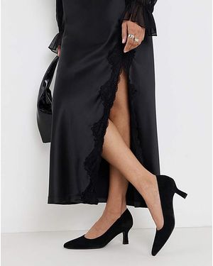 Heavenly Soles Pointed Toe Kitten Heel Shoe Wide - Black