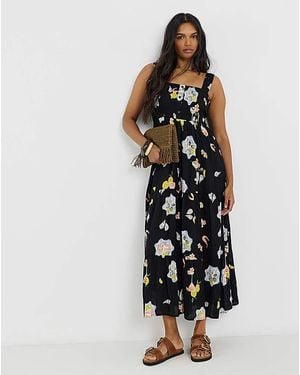 Simply Be Crinkle Maxi Dress With Shirred Detail - White