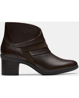 Clarks Shaya Leather Boot D Fit - Brown