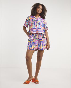 Twisted Wunder Primrose Shorts - Red