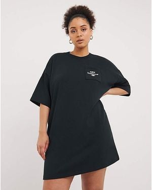 New Balance Essentials Graphic Dress - Black
