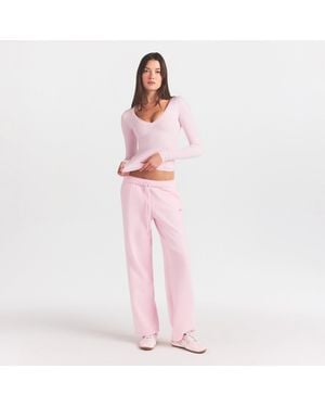 Skims Straight Leg Pants With Embossed Logo - Pink