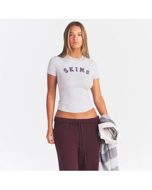 Skims Logo T-Shirt Light Heather Arched Plaid - Red