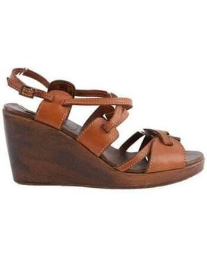 A.P.C. Chaussures escarpins Talons en cuir - Marron