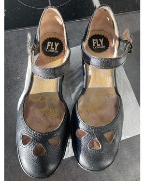 Fly London Sandales compensées Sandales modèle YUNA Noir