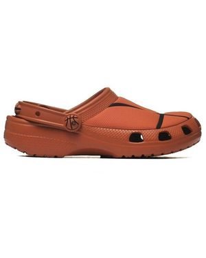 Crocs™ Ville basse Classic Basketball Clog - Marron